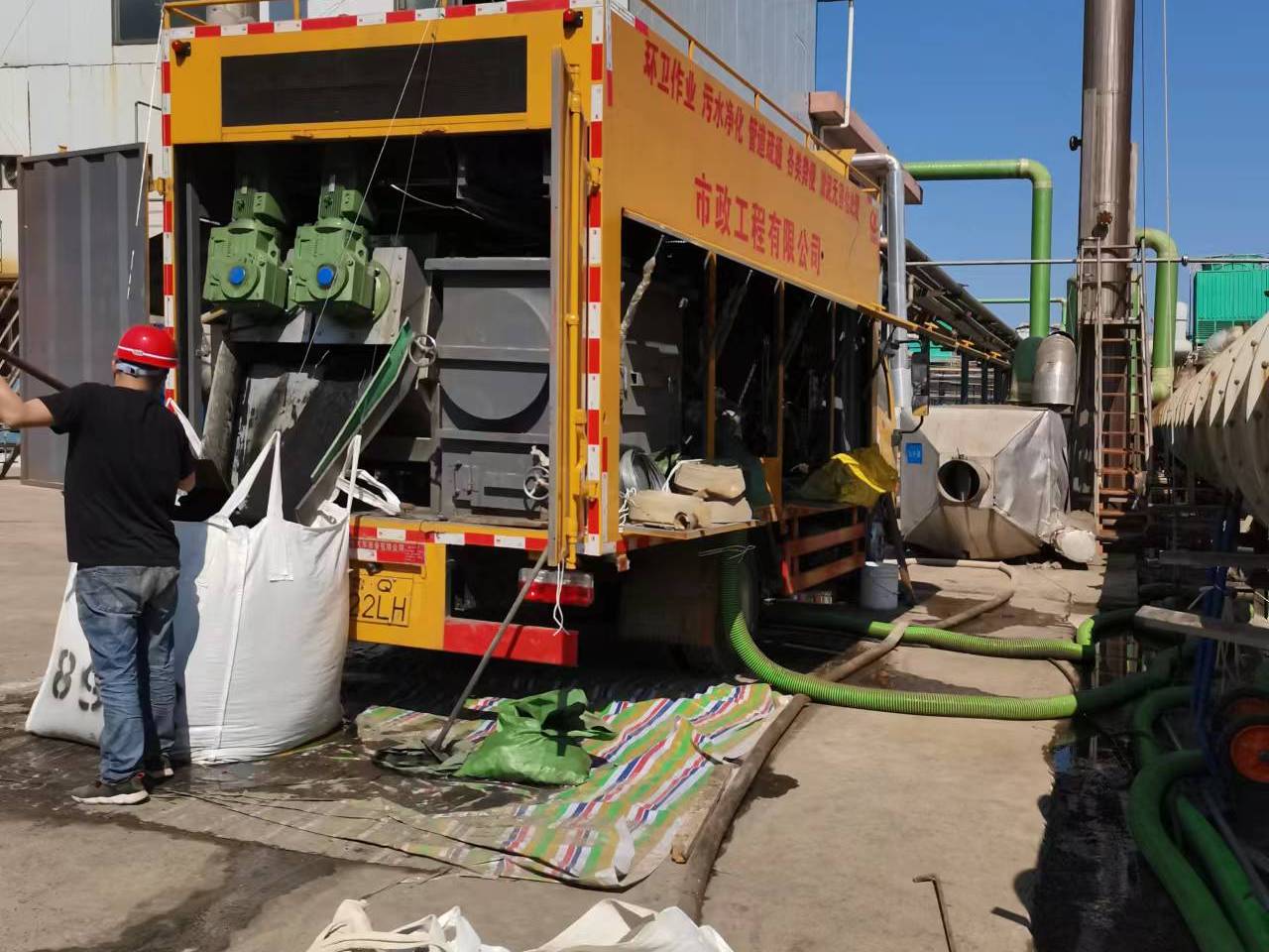 金牛淤泥压干处理